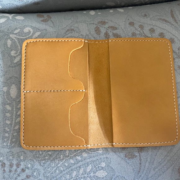 Leather Passport Holder by Portland Leather/ Suflower - Picture 2 of 3